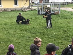 beseda s policii trochu jinak a k tomu navic prace policejnich psovodu 28